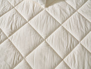 DANJAM wool in White — detail 1